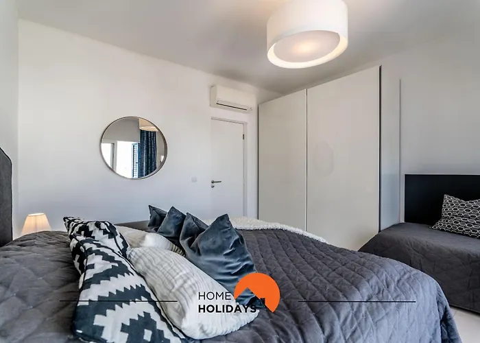 #220 Windmill Hill By Holidays 度假居 *